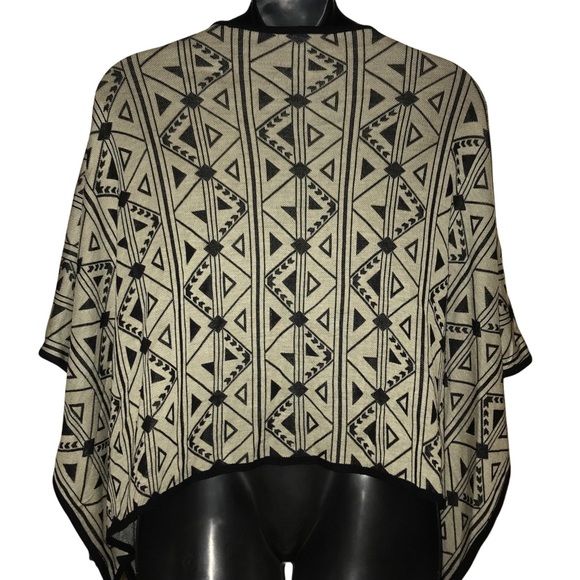 I’m in love with Derek Tribal Print Shawl Coverup - Picture 5 of 7